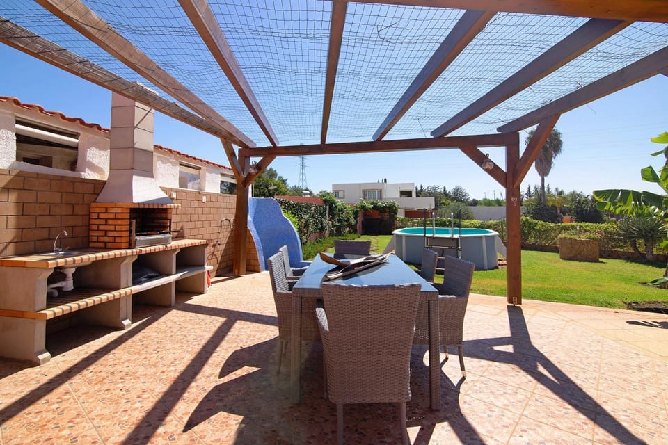 Property building, Balcony/Terrace, Living room