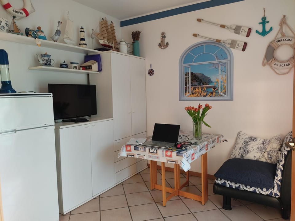 TV and multimedia, Living room, Dining area