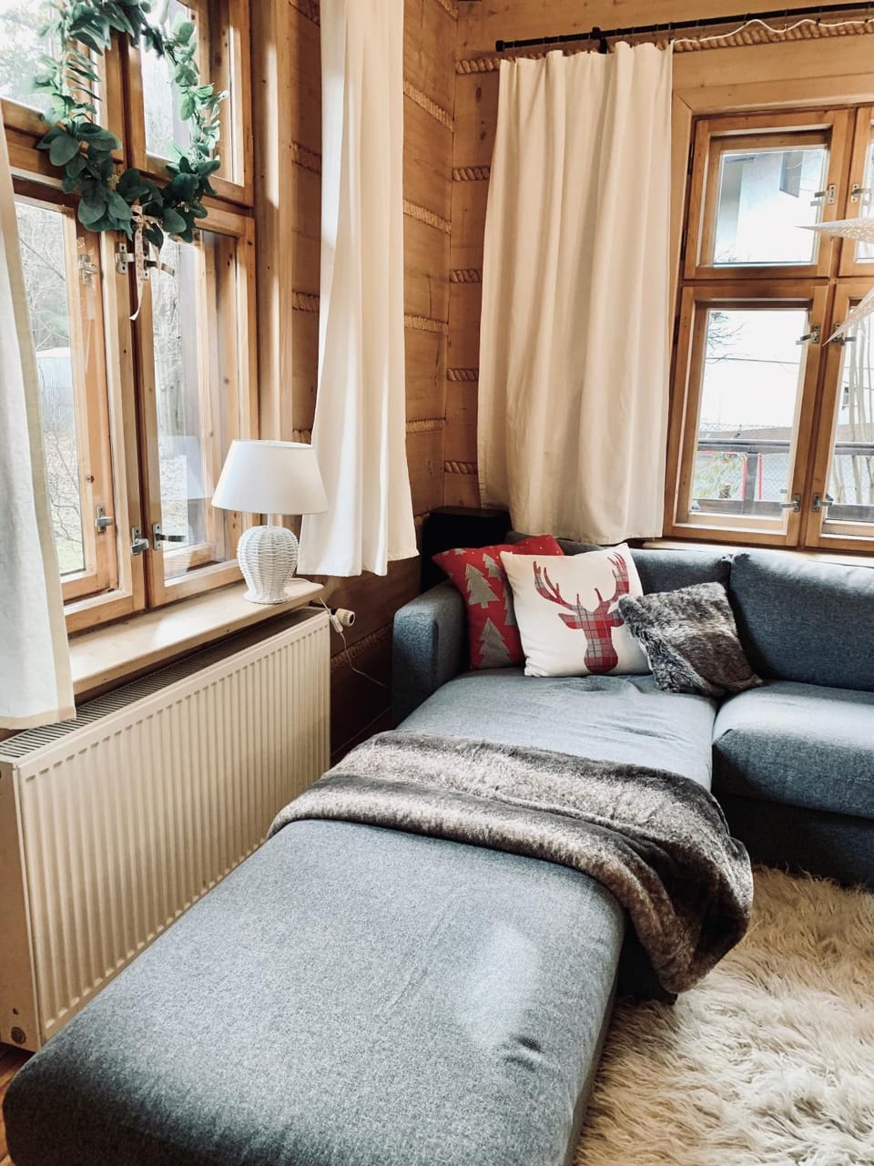 Bed, Living room, Photo of the whole room, Seating area, internet