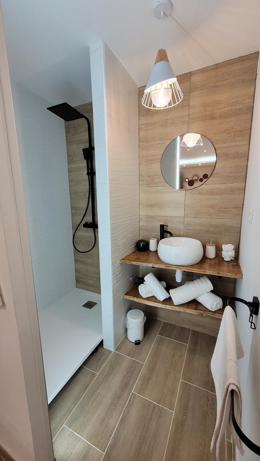 Shower, Bathroom, towels