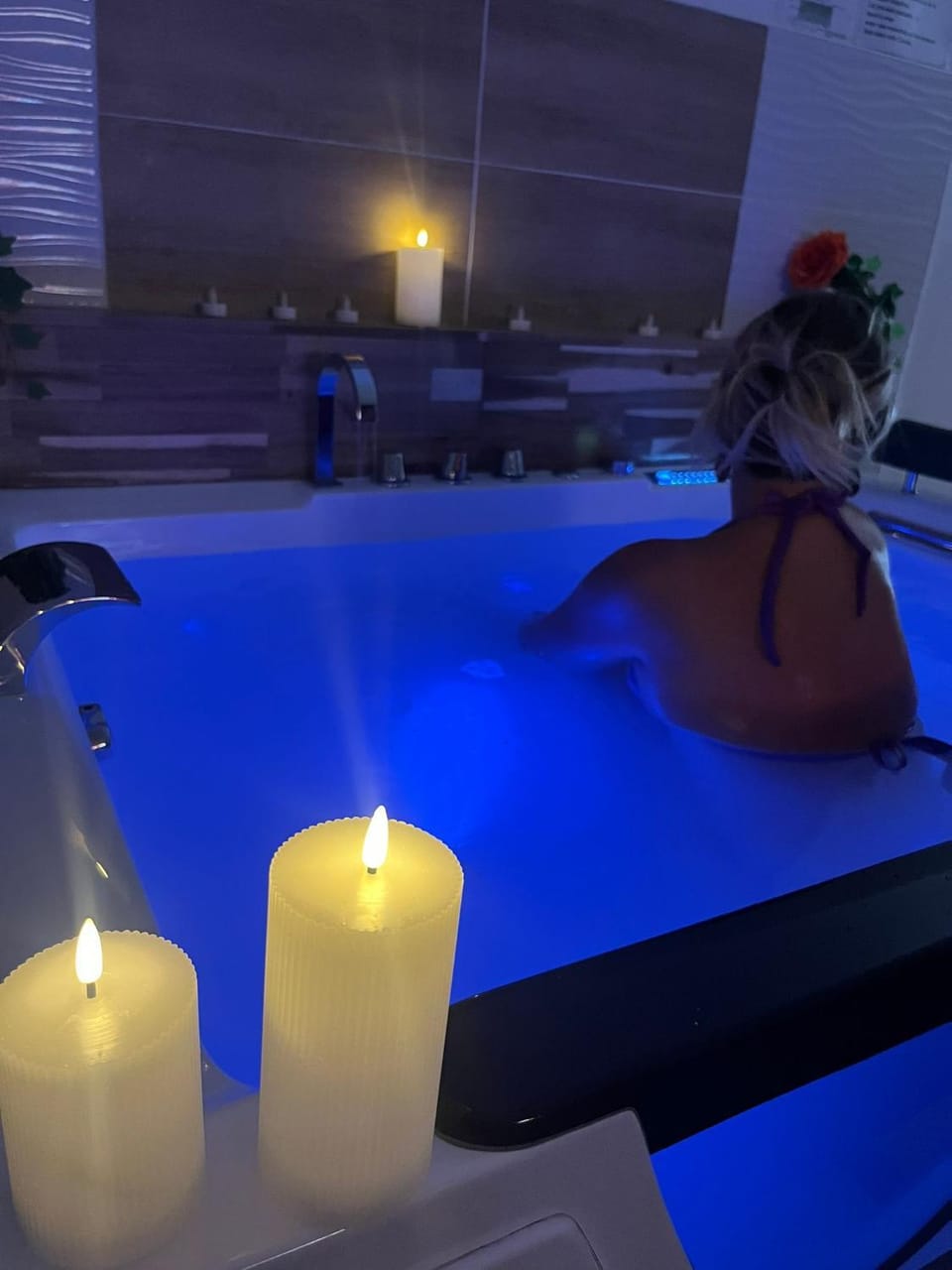 Night, People, Hot Tub, Spa and wellness centre/facilities
