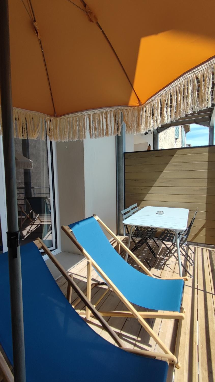 Patio, Day, Pool view, Swimming pool, sunbed