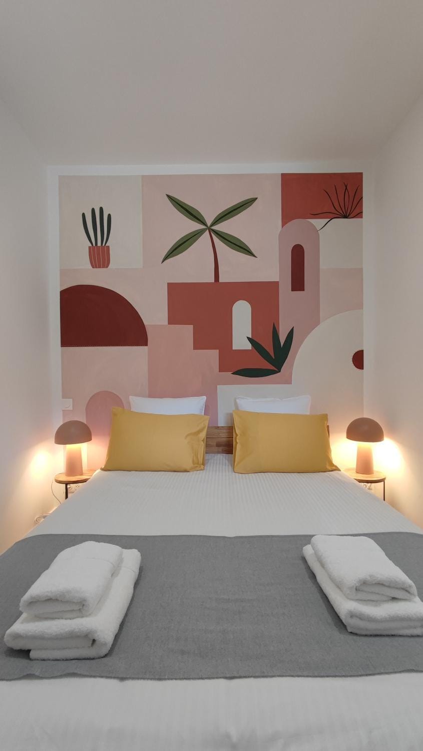 Bed, Photo of the whole room, Bedroom, towels