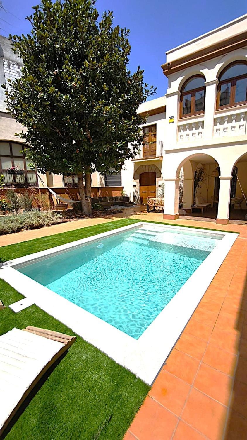 Property building, Garden view, Pool view