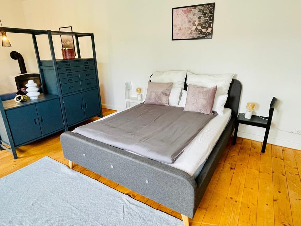 Bedroom, wardrobe