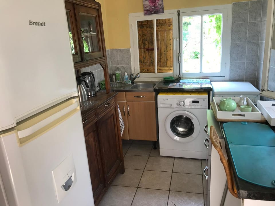 Kitchen or kitchenette, dishwasher, oven, stove, washing machine
