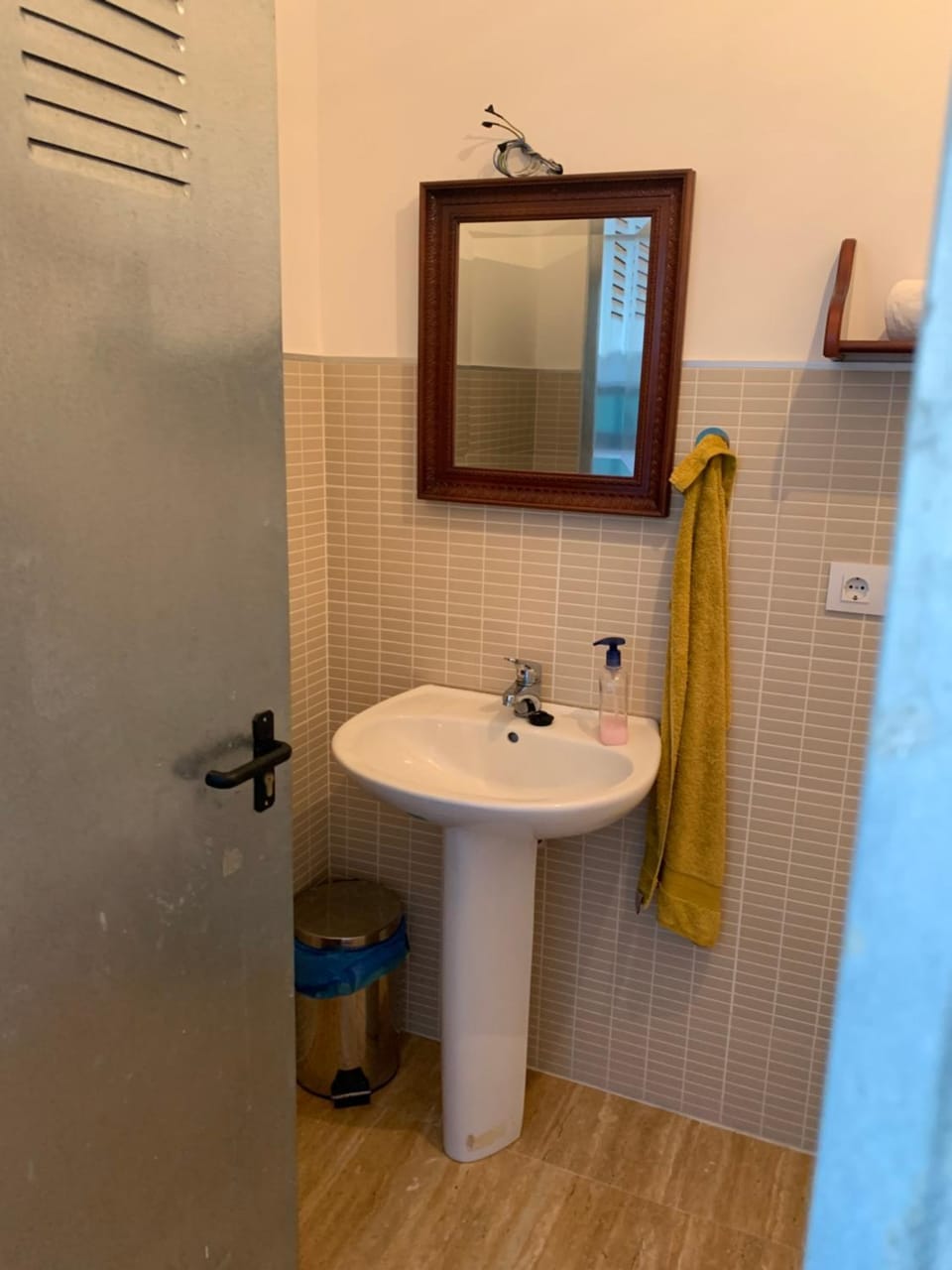 Bathroom, towels