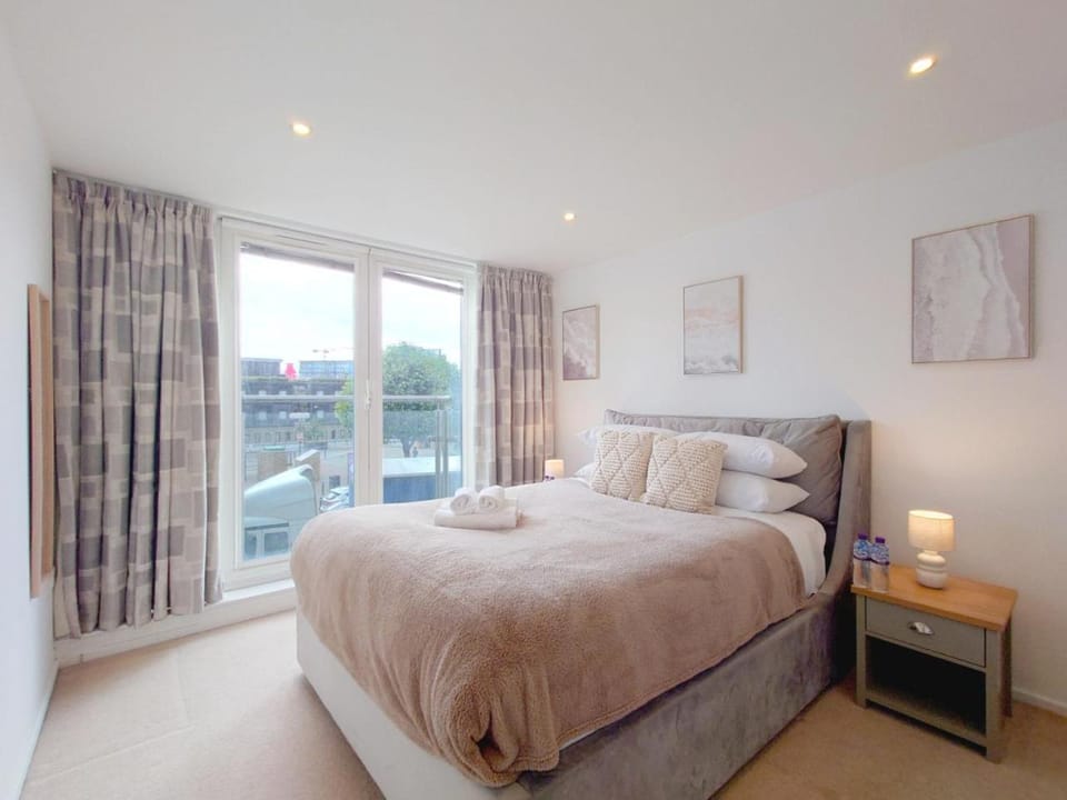 Fully Serviced Two-Bed Apartment near London Excel Apartment in London