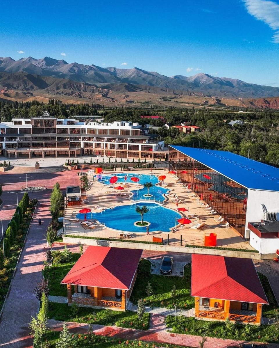 On site, Area and facilities, Swimming pool