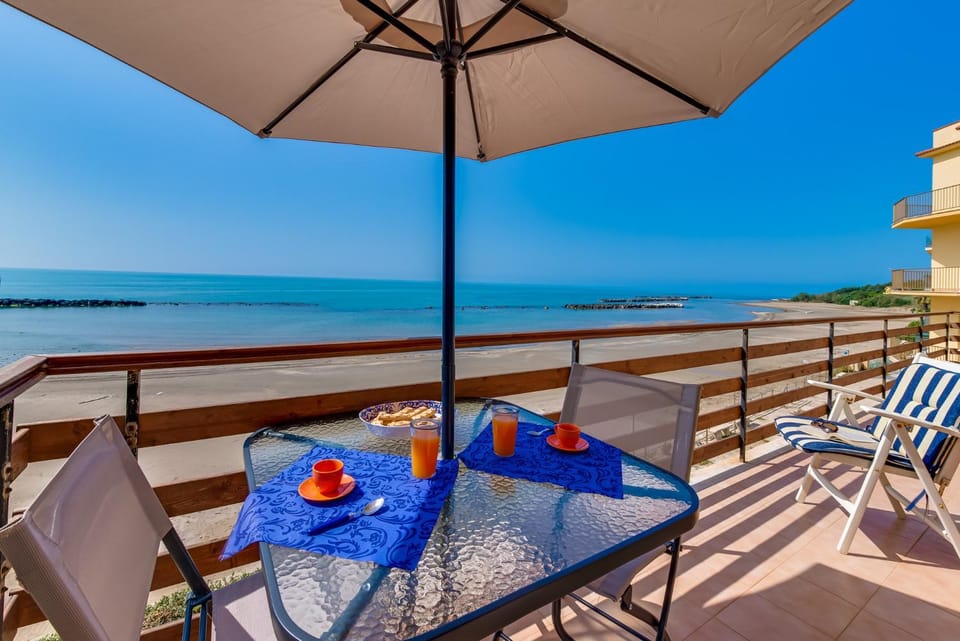 Patio, Day, Natural landscape, View (from property/room), Balcony/Terrace, Living room, Seating area, Dining area, Beach, Sea view