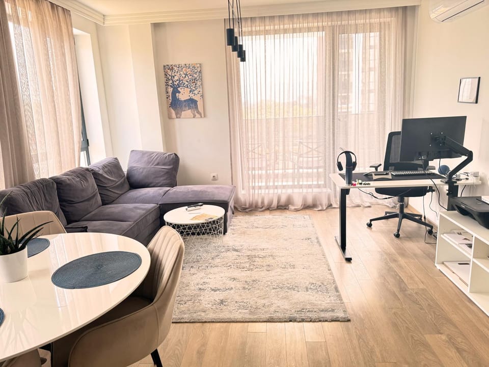 TV and multimedia, View (from property/room), Living room, Seating area, furniture