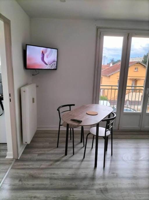 Appartement avec balcon et parking privé Apartment in Auvergne-Rhône-Alpes