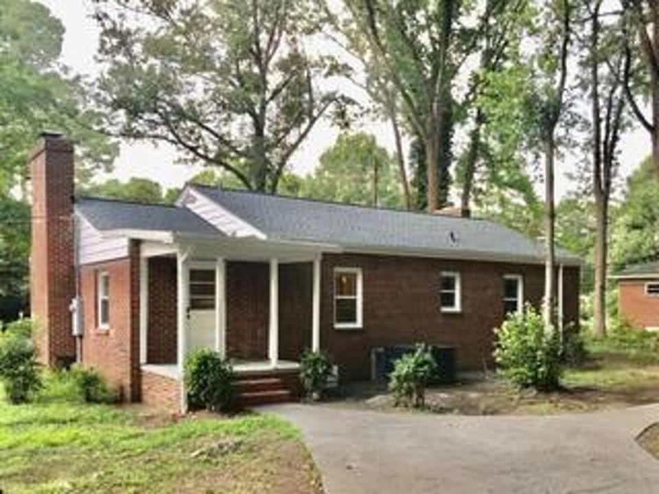 The Homestead Bungalow 2BR Den, Pets OK House in Durham