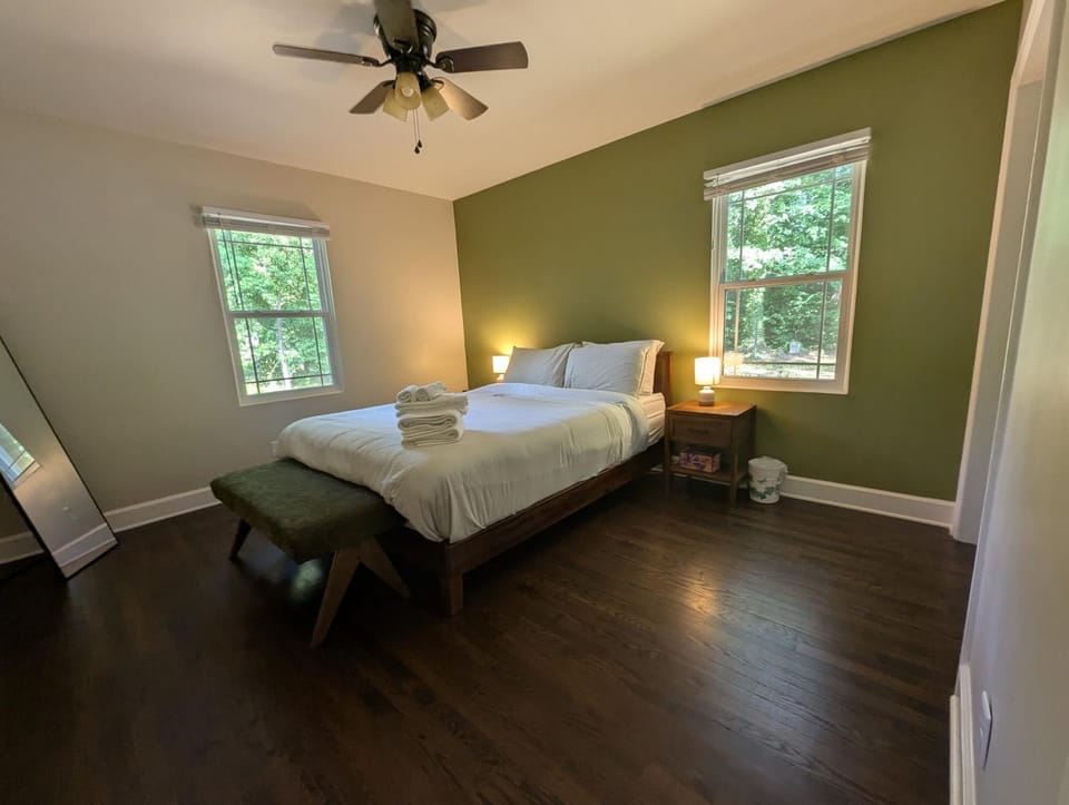 The Homestead Bungalow 2BR Den, Pets OK House in Durham