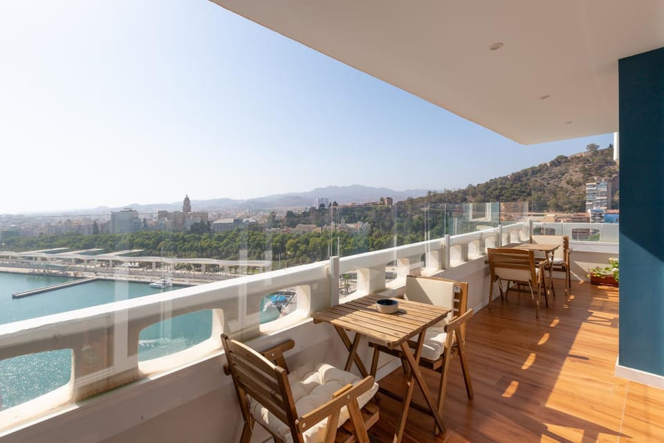 View (from property/room), View (from property/room), Balcony/Terrace, Balcony/Terrace, Photo of the whole room, City view, City view, Landmark view, Landmark view, Mountain view, Mountain view, Sea view, Sea view, Street view, Street view, Quiet street view