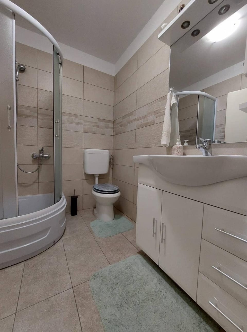 Shower, Toilet, Bath
