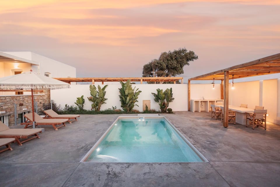 Patio, Natural landscape, BBQ facilities, Swimming pool, sunbed