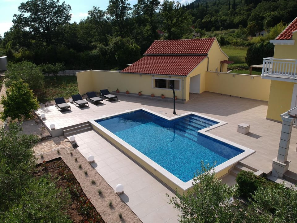 Property building, Swimming pool