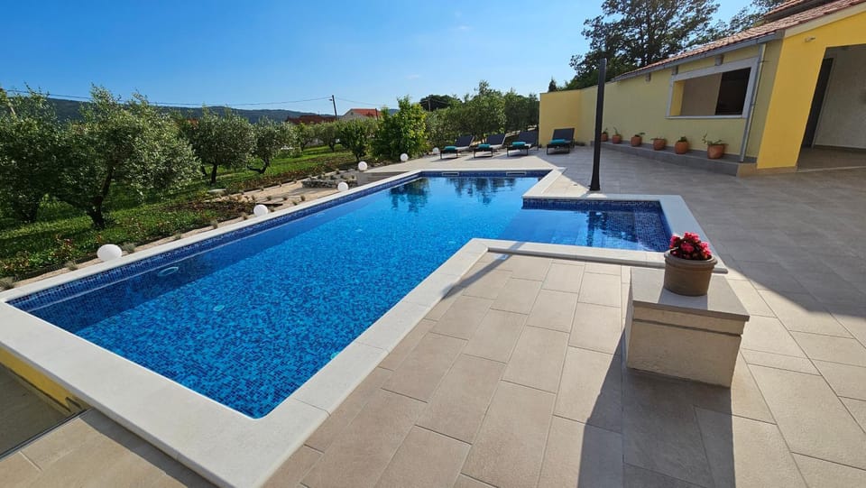 Swimming pool, Swimming pool