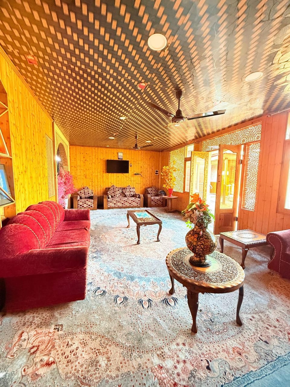 Best View Group Of Houseboats Hotel in India