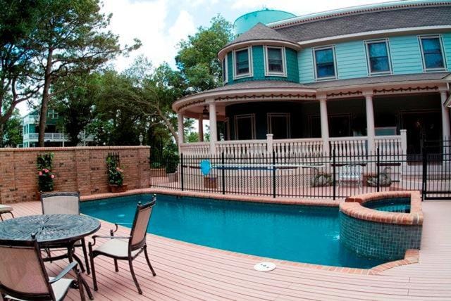 D100- The Saltaire House House in Duck