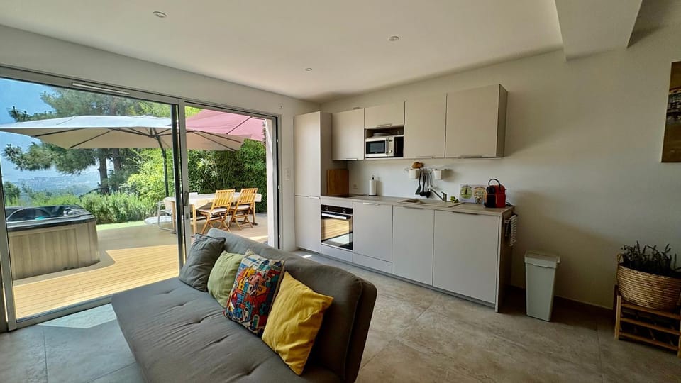 CASA LC VILLA 2-3 pers vue mer jacuzzi House in Ajaccio