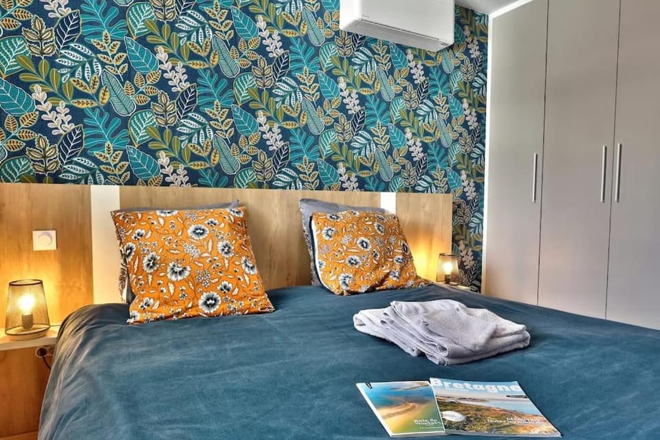 Bed, Photo of the whole room, Bedroom, towels, wardrobe