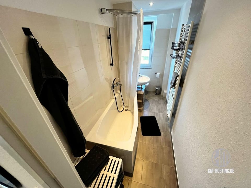 Shower, Bathroom, Bath, towels