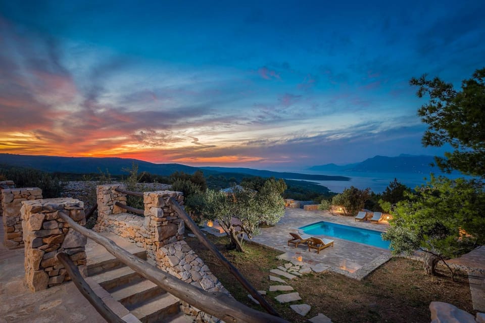 Natural landscape, Garden, Mountain view, Pool view, Swimming pool, Swimming pool, sunbed