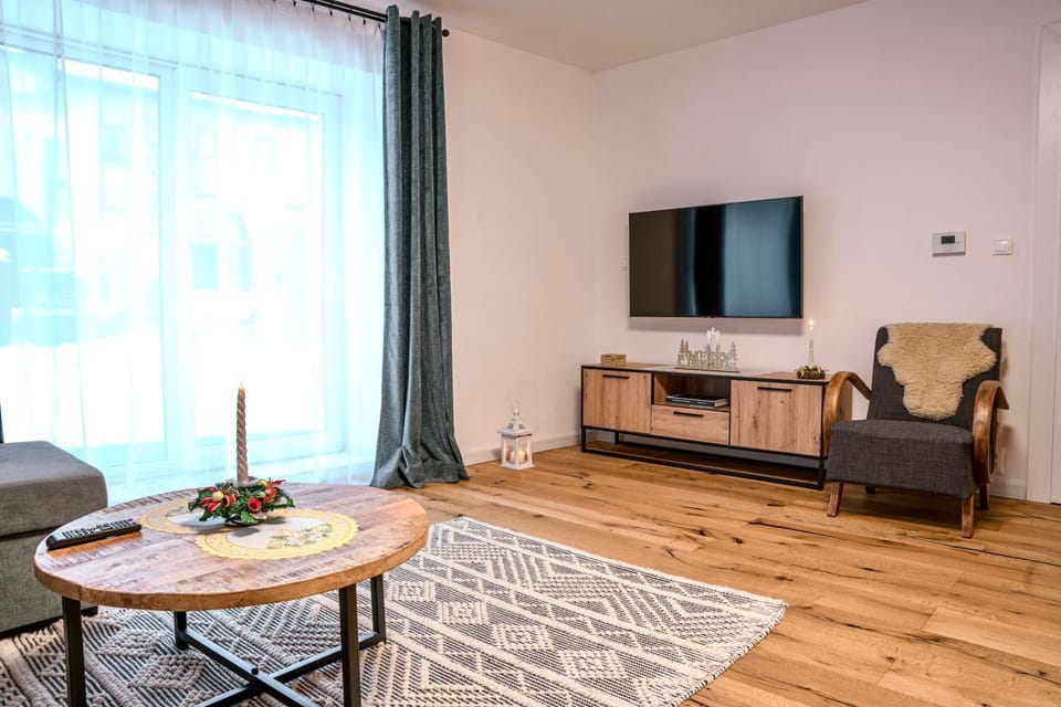 Communal lounge/ TV room, TV and multimedia, Living room