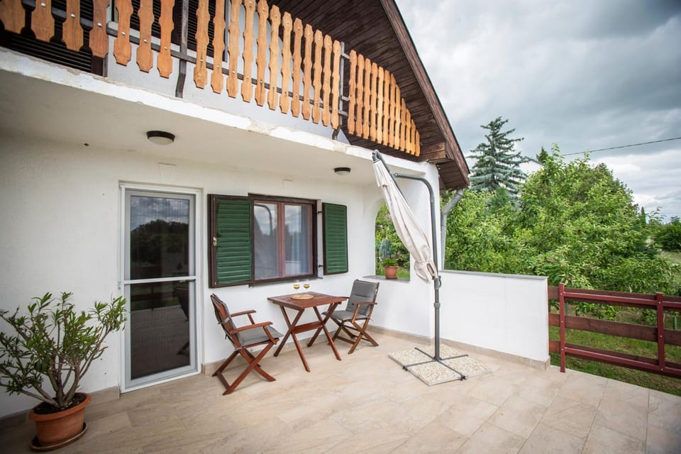 Csabagyöngye Apartman Badacsony Apartment in Hungary
