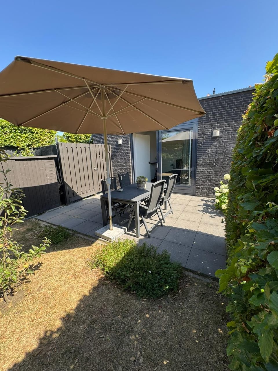 Property building, Patio, Garden, View (from property/room), Balcony/Terrace, Seating area, Dining area, Garden view, furniture