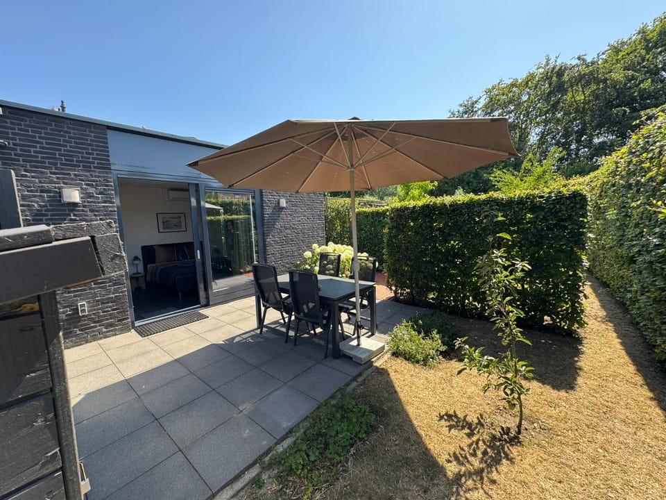 Property building, Patio, Garden, View (from property/room), Balcony/Terrace, Seating area, Dining area, Garden view, furniture