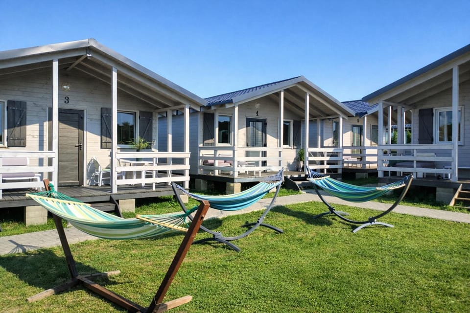 Property building, Patio, Day, Garden, sunbed