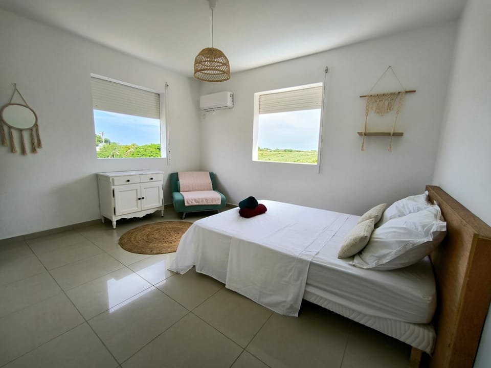Kukumi's House avec Piscine Villa in Sainte-Anne