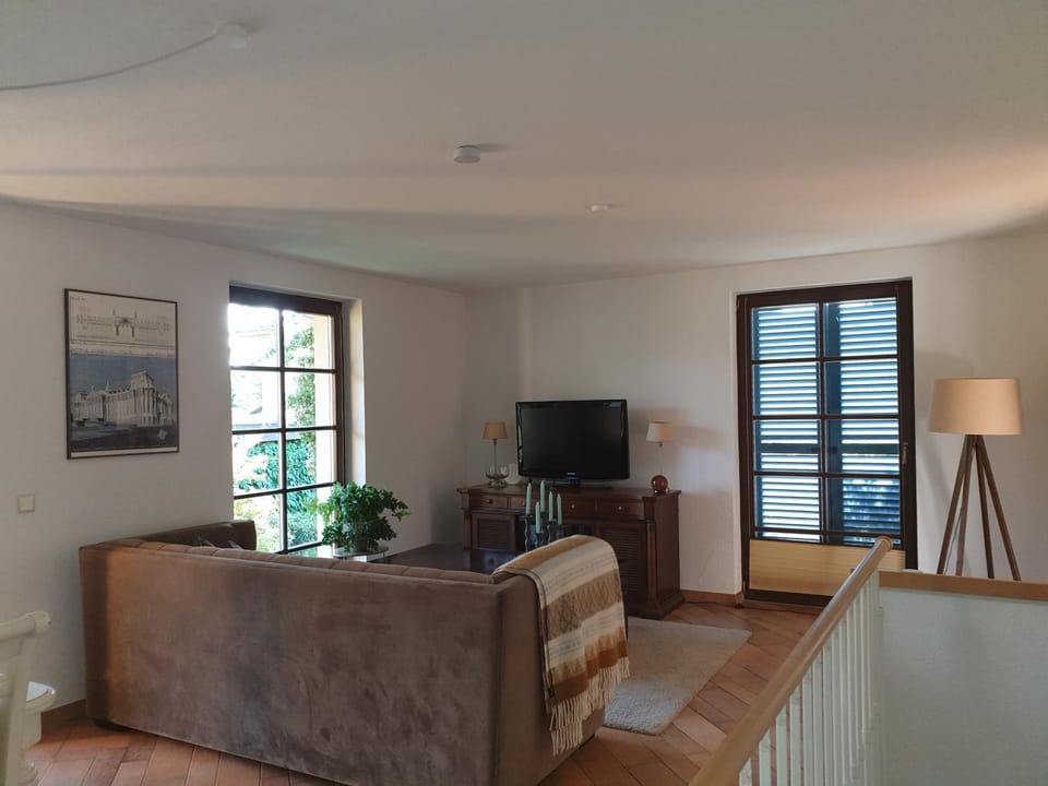 Communal lounge/ TV room, Living room, Seating area