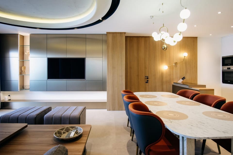 Communal lounge/ TV room, TV and multimedia, Living room, Seating area, Dining area, air conditioner