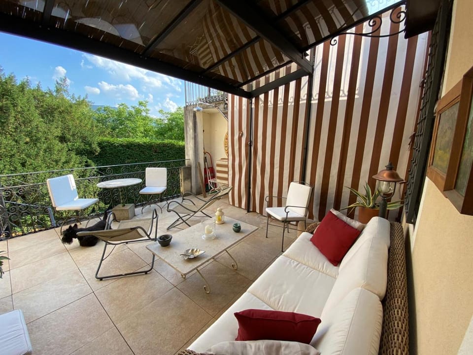 View (from property/room), Balcony/Terrace, Dining area