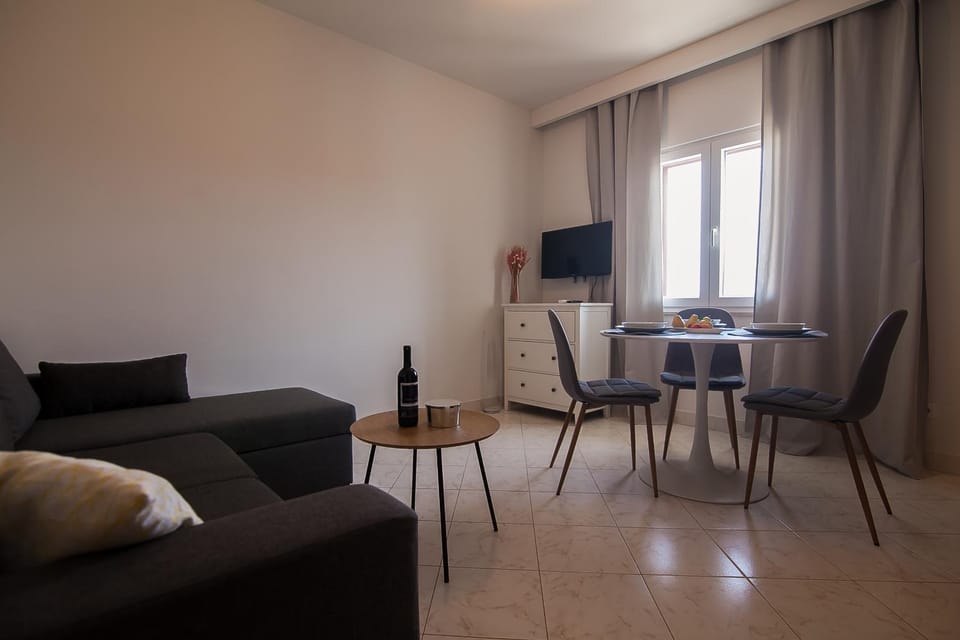 Communal lounge/ TV room, Dining area