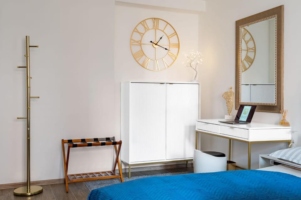 Bed, Photo of the whole room, Bedroom, hair dresser