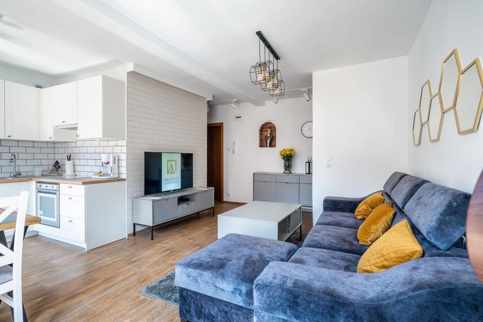 TV and multimedia, Kitchen or kitchenette, Living room, Seating area, Dining area