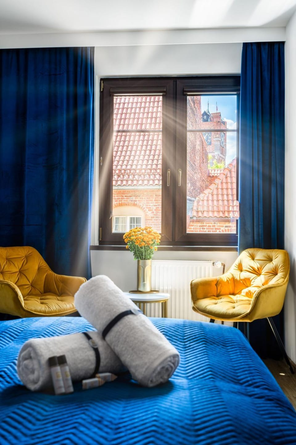 Bed, Living room, Bedroom