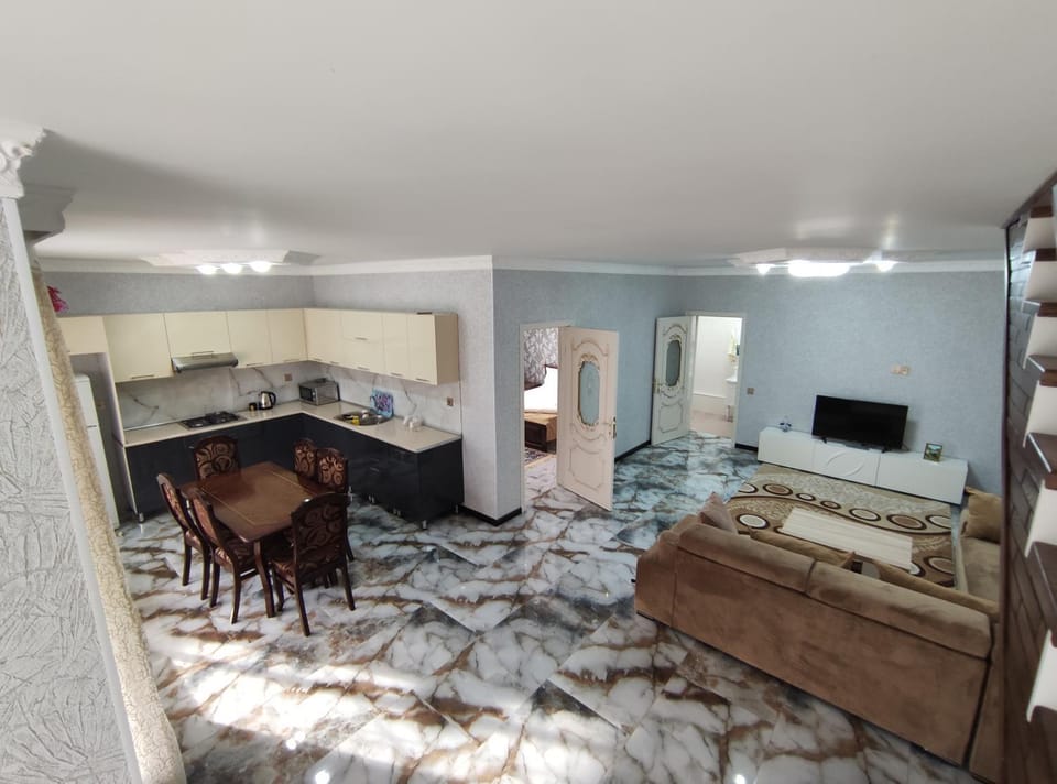 Bed, TV and multimedia, Kitchen or kitchenette, Living room, Photo of the whole room, Seating area, Dining area, Bedroom, stove