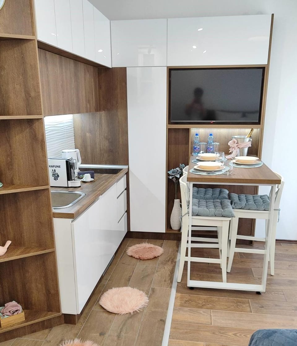 TV and multimedia, Coffee/tea facilities, Seating area, Dining area, stove, toaster, kitchen