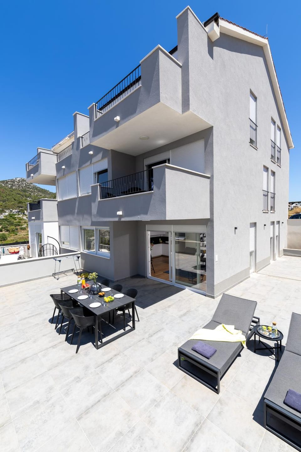 Property building, Day, Balcony/Terrace, sunbed