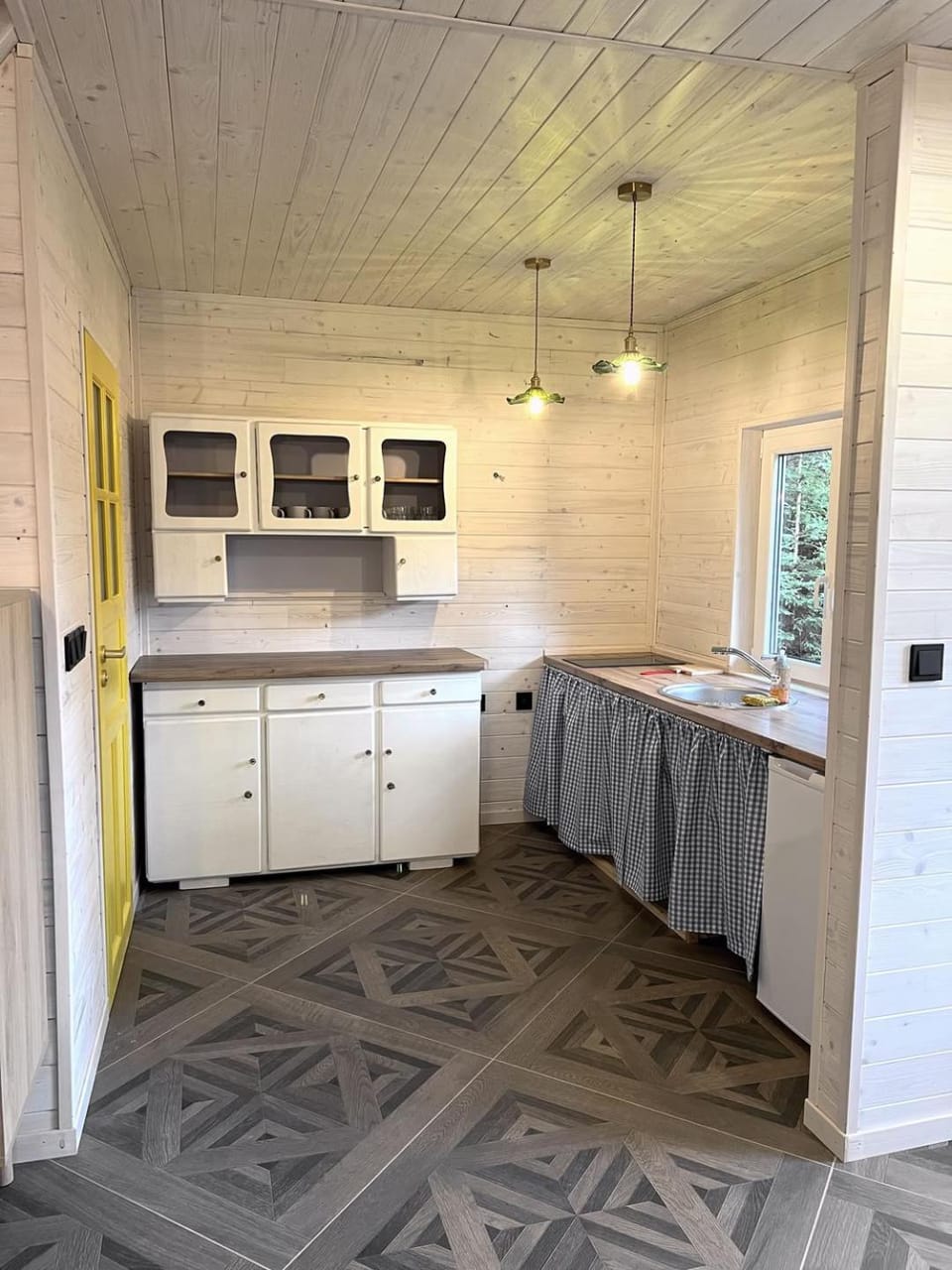 Kitchen or kitchenette, stove