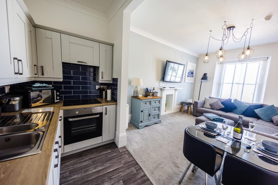 TV and multimedia, Kitchen or kitchenette, Living room, Seating area, Dining area, dishwasher, oven, stove, toaster