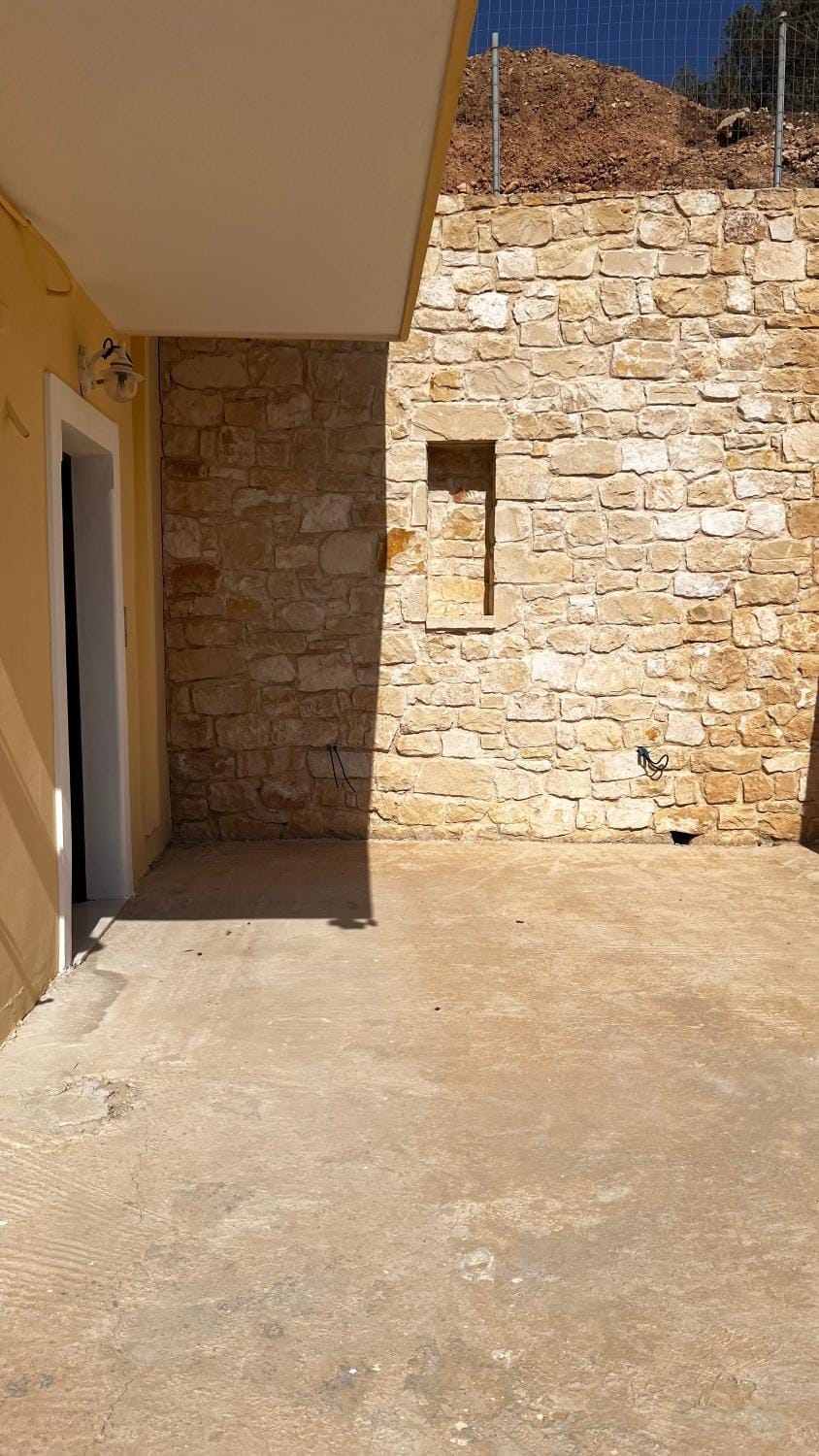 Facade/entrance