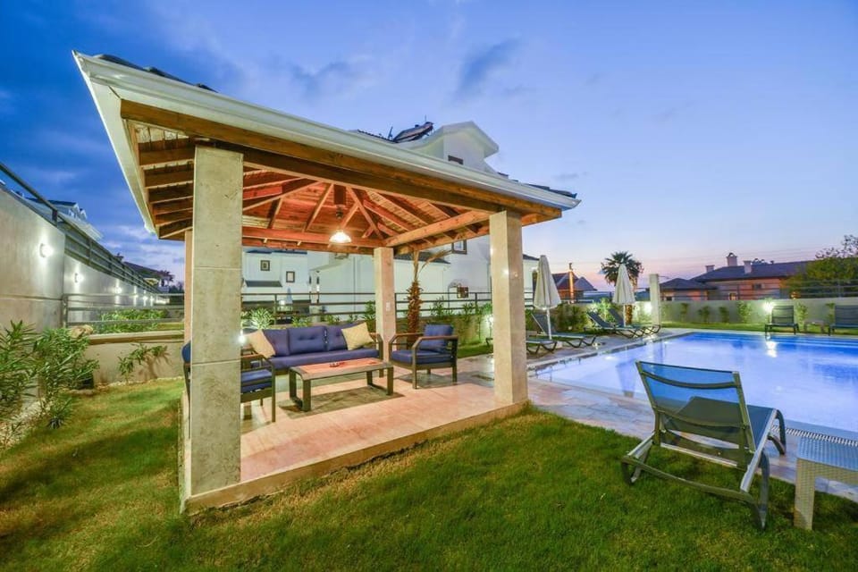 Garden, Garden view, Pool view, Swimming pool, sunbed