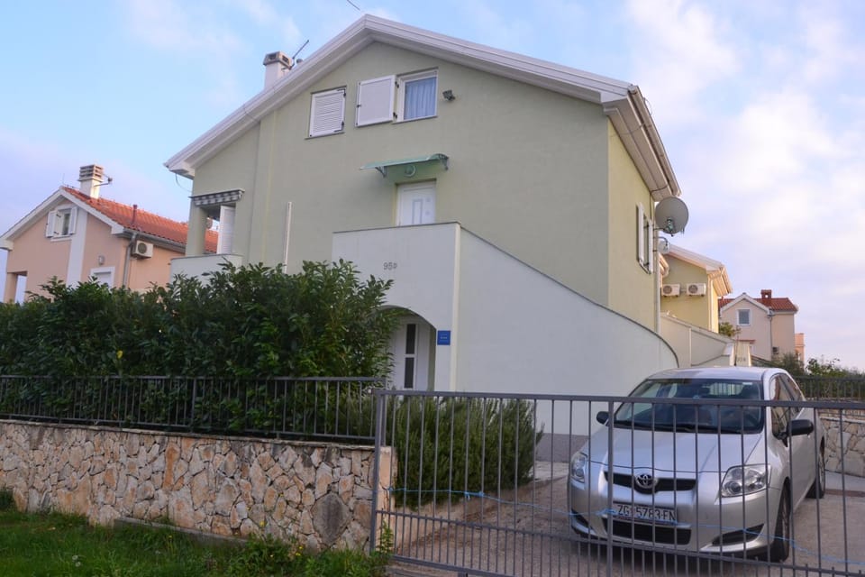 Property building, Day